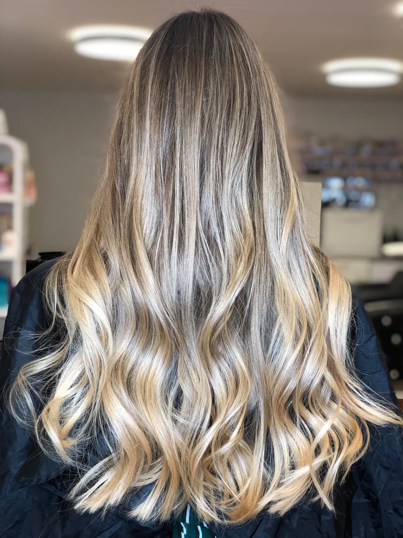 Kreative Haarfarbe Coloring - Friseur Basel