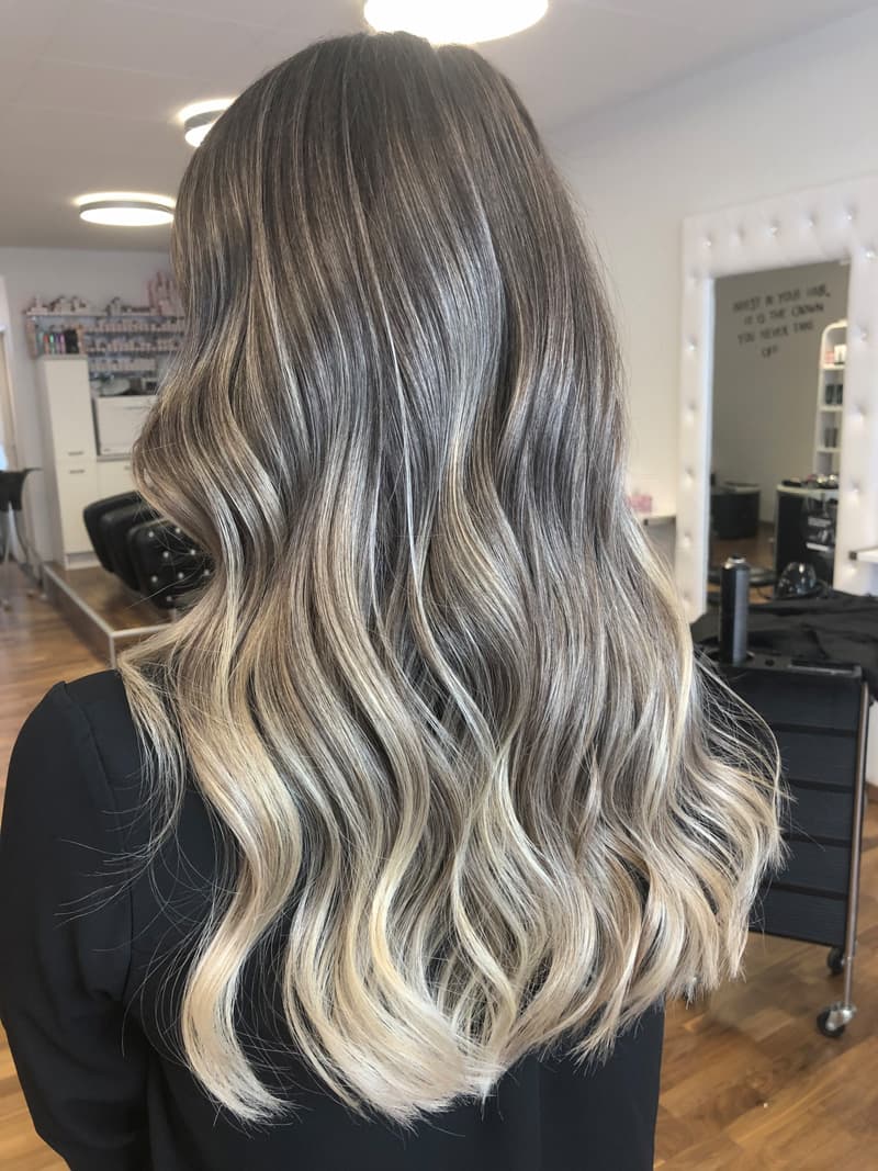 Langer Stufenschnitt Styling - Haarschnitt Basel