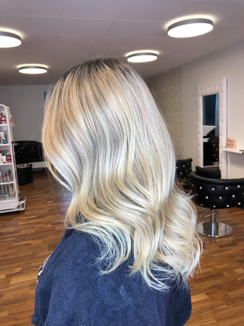 Sommerliche Balayage Highlights - Haare färben Basel