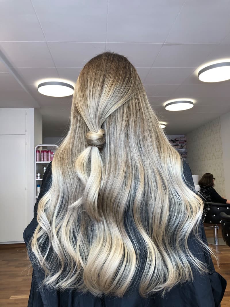 Aschblonde Balayage - Coloring Experte Basel